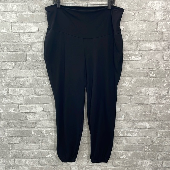 Old Navy Black Maternity Rollover Joggers - Picture 1 of 7